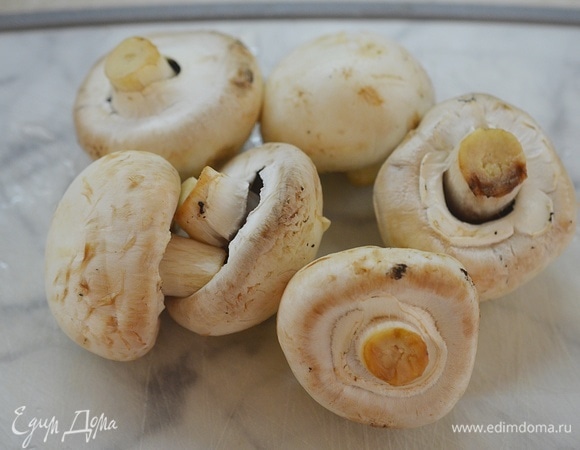 Грибы вымойте, обсушите.