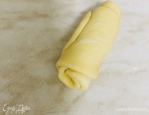 Свернуть плотно трубочкой.