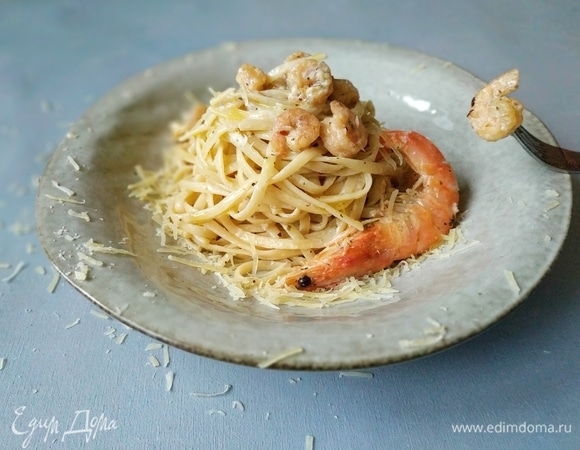 Сразу подавайте к столу. Посыпьте сыром и свежемолотым черным перцем. Приятного аппетита.