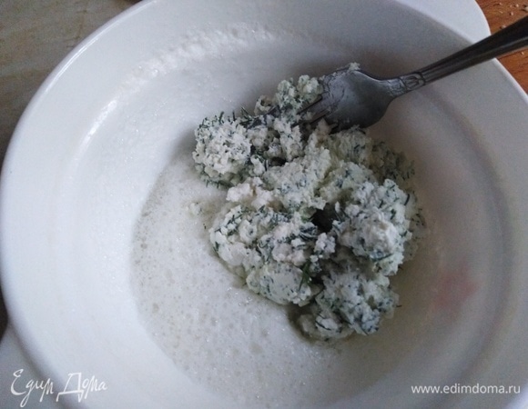 Соединить творожную массу с белковой. Хорошо перемешать.