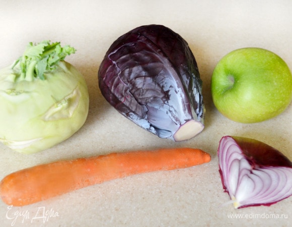 Подготовить овощи для салата.