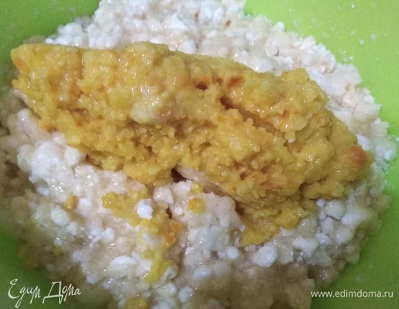 Перемешать, добавить апельсины. Пробить блендером до однородности.