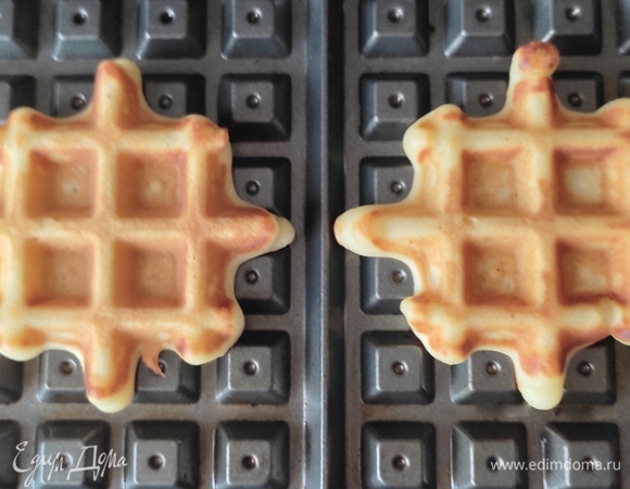 Из указанных ингредиентов получается 12 небольших вафель.