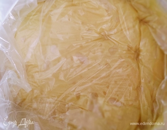 Накрываем пленкой в контакт и остужаем.