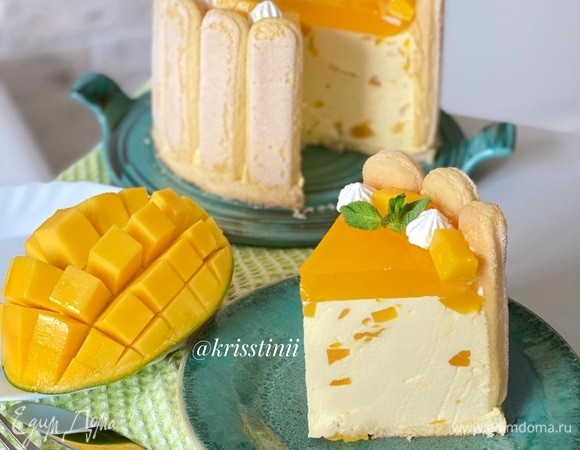 По желанию сверху можно влить слой желе «Манго — маракуйя» и украсить готовый чизкейк кусочками манго.