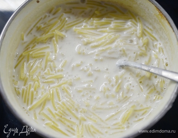 Варите на небольшом огне около 5 минут, до желаемой густоты блюда.