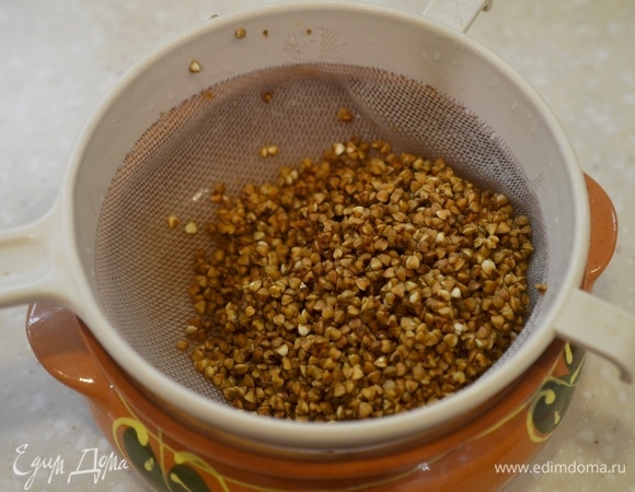 Гречку промойте.