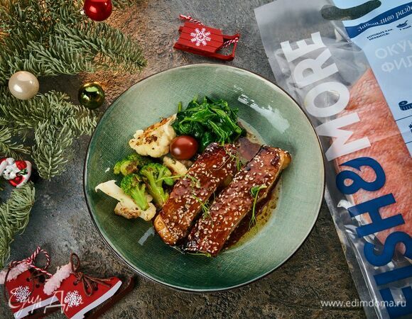 Готового окуня подавайте с жареными овощами.