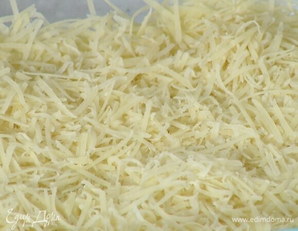 Сыр натереть на терке.