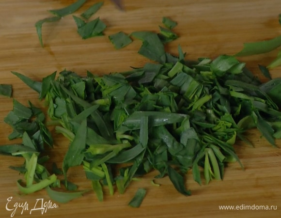 Тархун мелко порубить.