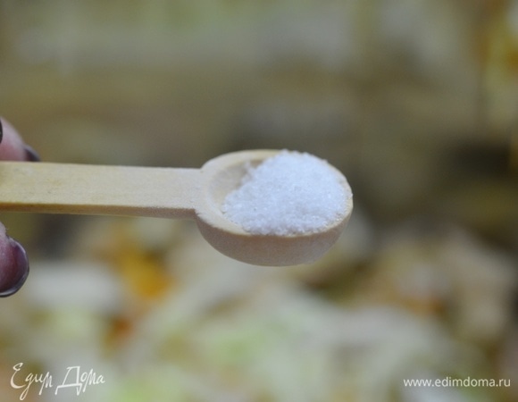 Уже готовое блюдо посолите.