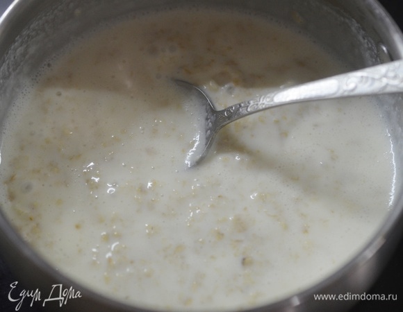 Доведите до кипения и варите на небольшом огне 2–3 минуты.