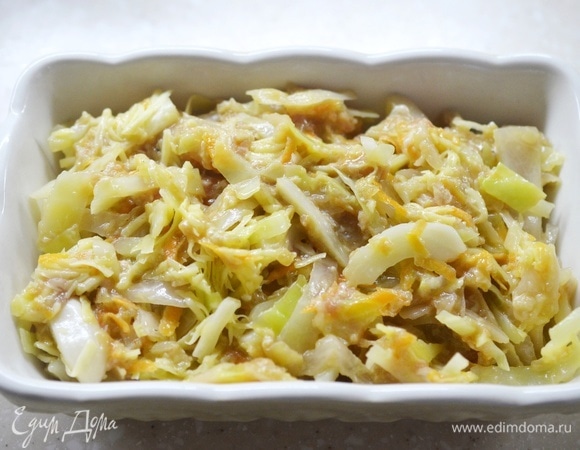 Выложите в жаропрочную форму. Запекайте в раогретой до 180°C духовке около 30 минут.