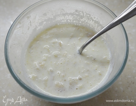 Поставьте в микроволновку или на плиту и доведите до кипения.