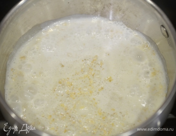 Доведите до кипения и варите на небольшом огне 3–5 минут.