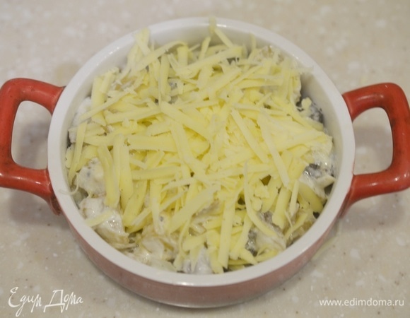 Выпекайте в разогретой до 180°C духовке около 20 минут.