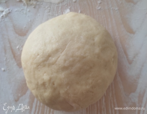 Тесто должно получиться мягким, нелипким. Не забейте мукой!