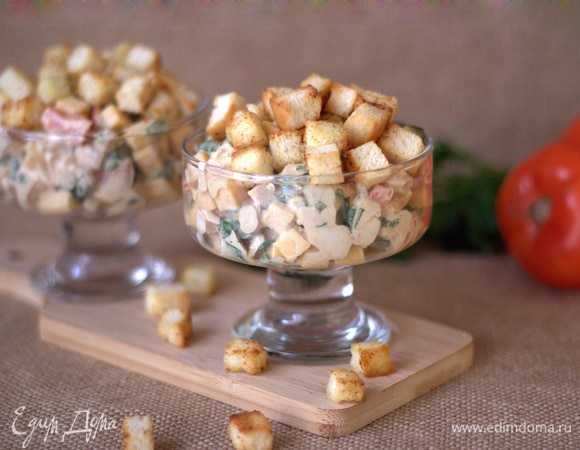 Сервировать можно как в большом салатнике, так и порционно, перед подачей посыпать сухариками. Приятного аппетита