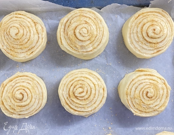 Нарезать на одинаковые заготовки.