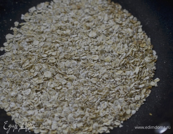 Обжарьте до золотистого цвета и легкого карамельного аромата.