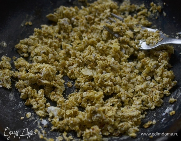 Готовьте, постоянно помешивая, около 3 минут.