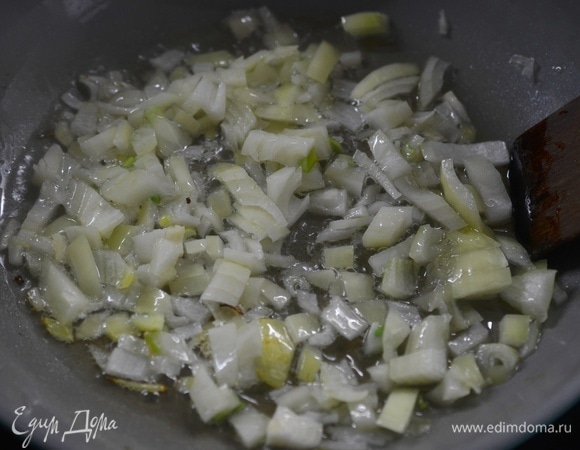 Обжарьте до золотистого цвета с добавлением масла.