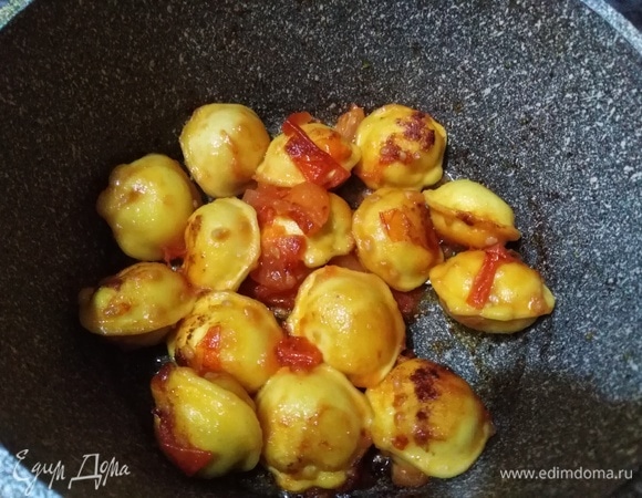 Жарить, помешивая, 5–7 минут.