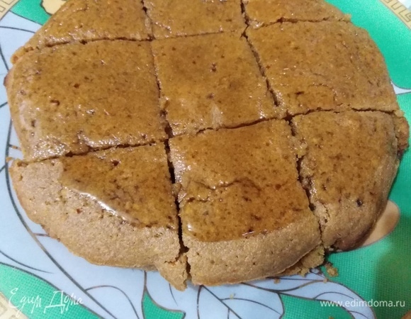 Выпекать при 180°C 45 минут. Нарезать пирог на порционные куски. Пропитать сиропом.