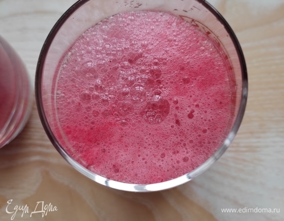 Получается вкусная витаминная шипучка. Детям можно добавить немного меда. Будьте здоровы!