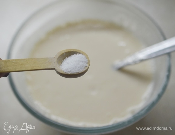 Добавьте сахар, посолите.