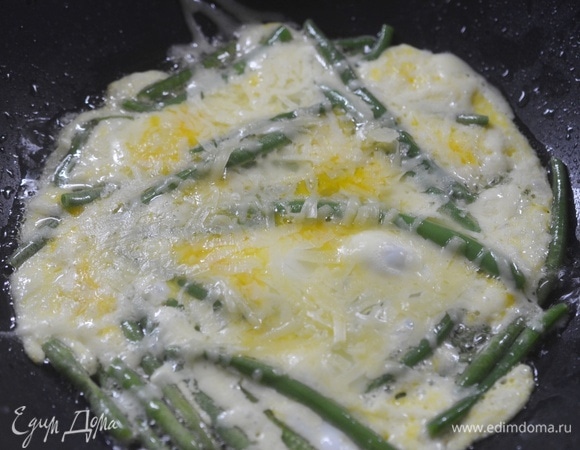 В самом конце добавьте тертый сыр.