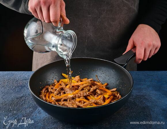 Добавьте 2 ст. л. воды.