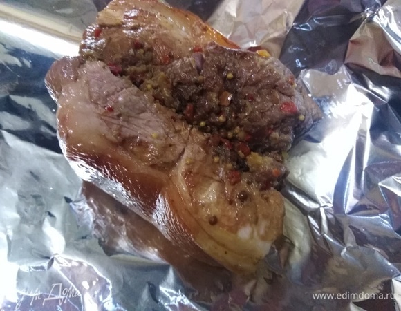 Плотно сдавливая, завернуть в фольгу.