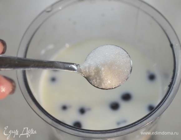 Добавьте сахар, ваниль.