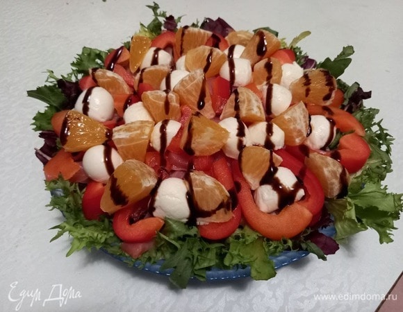 Украшаем бальзамическим кремом, и можно подавать к столу.