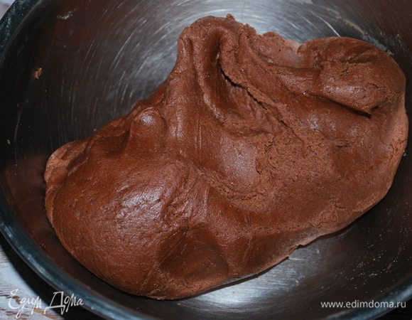 Тесто получится мягкое и эластичное, совсем не липнет к рукам.