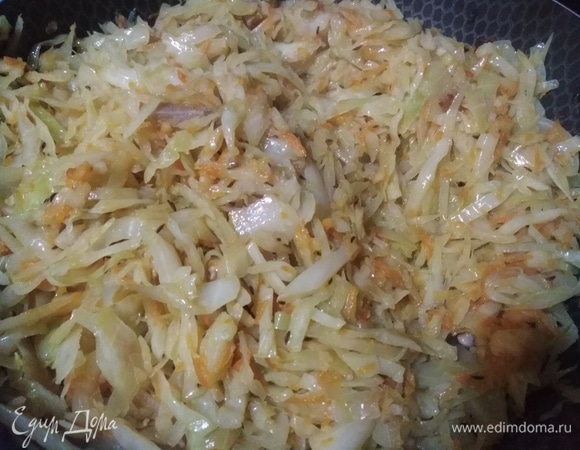 Влить яблочный уксус, продолжить тушение еще в течение 15 минут.