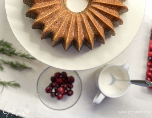 Выпекать около 30 минут при 160°C. Затем убавить до 140°C и выпекать до готовности, около 1 часа.