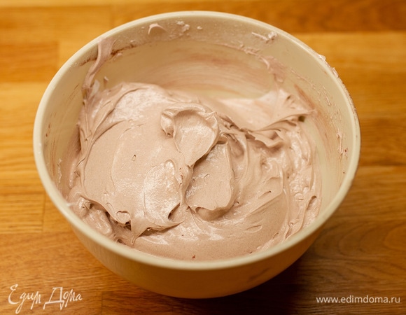 Всыпать какао и аккуратно перемешать.