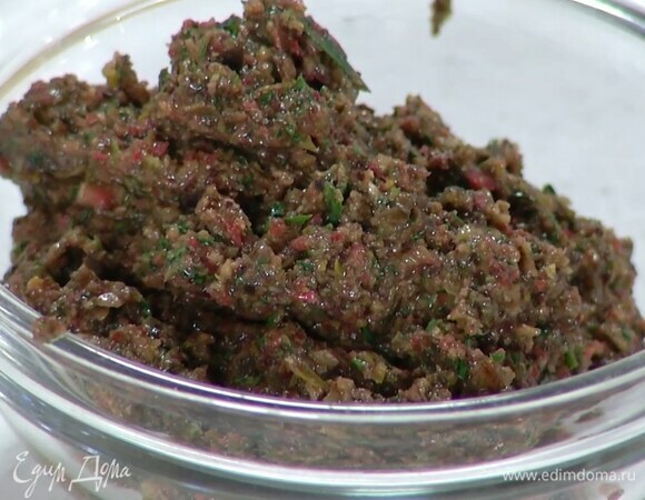 Оставшийся оливковый соус подать на стол в отдельной посуде.