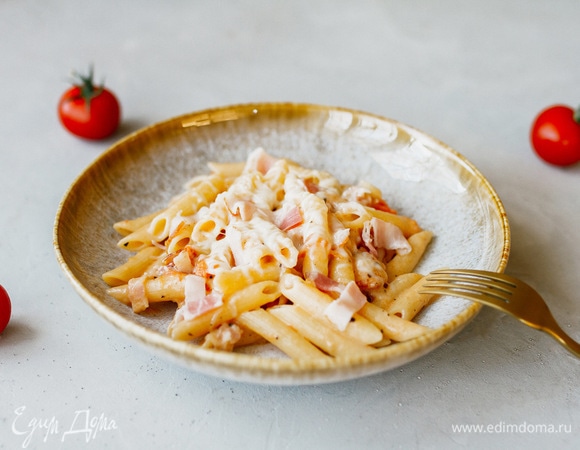 Выложить порционно и посыпать оставшейся моцареллой. Приятного аппетита!