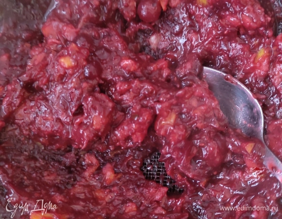 Протереть пюре через сито.