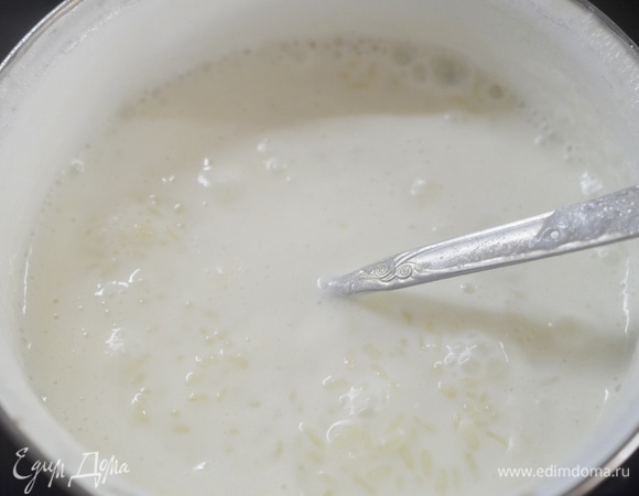 Варите на минимальном огне около 15–20 минут. Ориентируйтесь на желаемую густоту блюда.