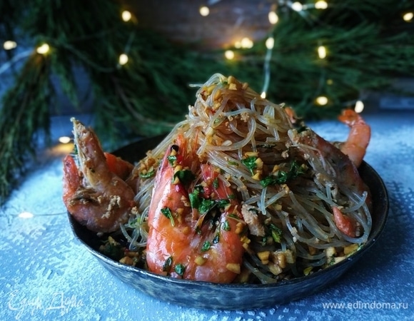 Фунчозу полейте пряным соусом и подавайте к столу. Приятного аппетита.