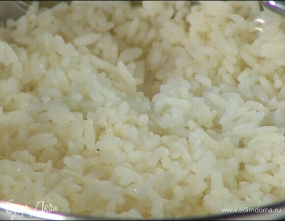 Рис приготовить согласно инструкции на упаковке.