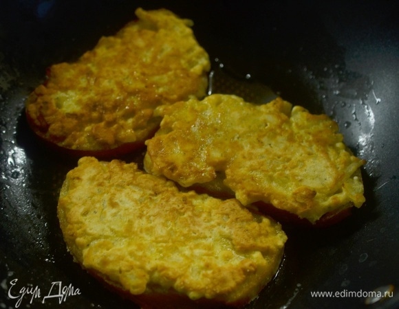 Обжаривайте до золотистого цвета с двух сторон.