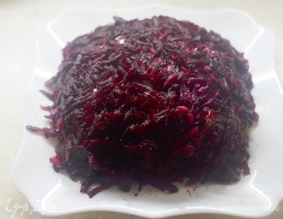 И слой натертой свеклы.