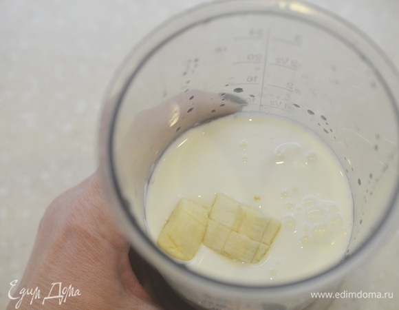 Добавьте в чашу.