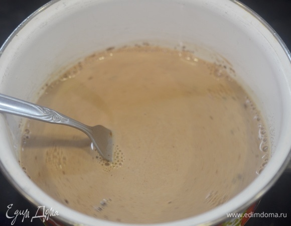 Варите 5 минут, постоянно помешивая.