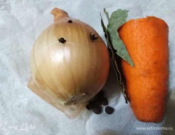 В марлю завернуть специи.